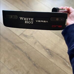 Odyssey White Hot Versa One Putter + Headcover 33” Right Handed